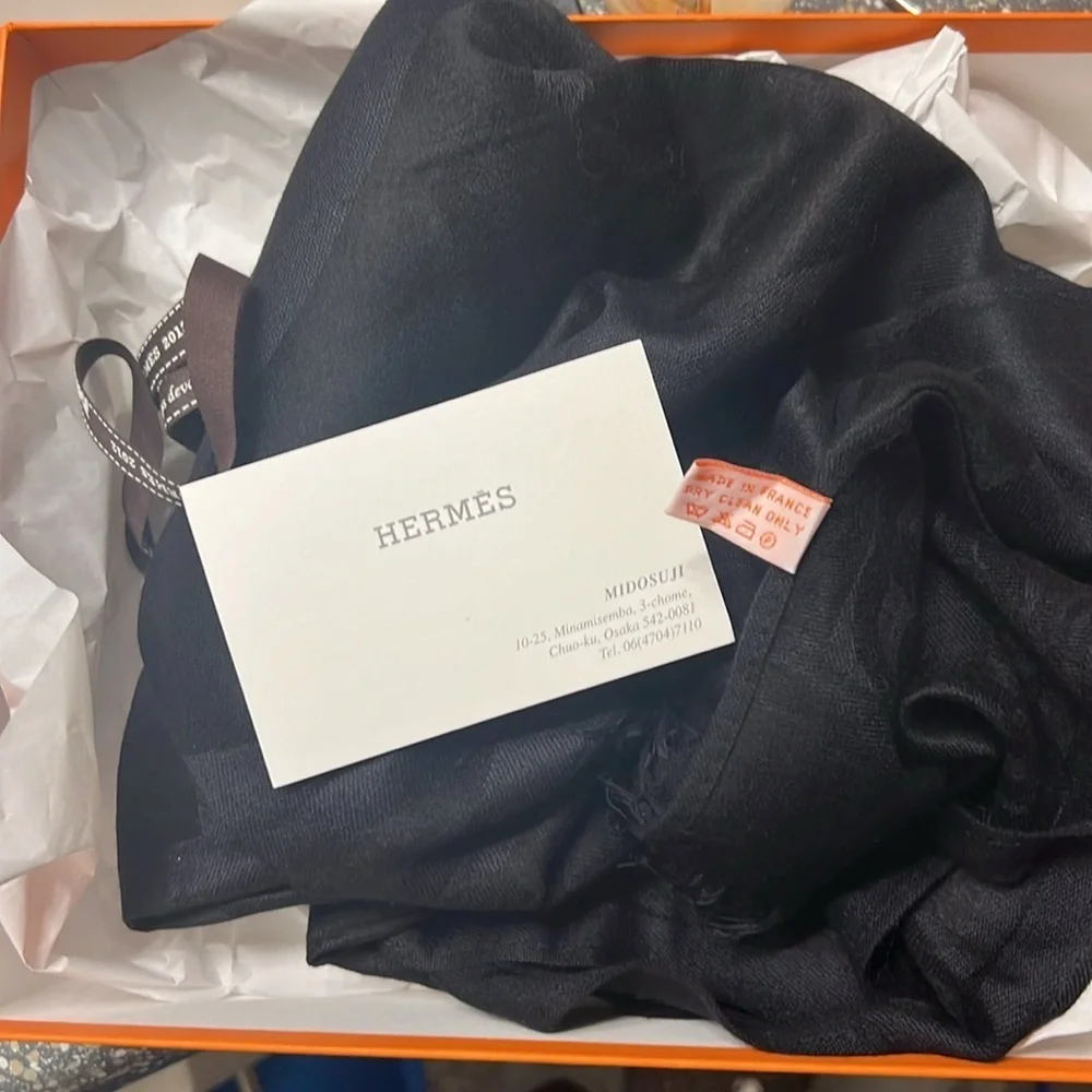HERMÉS black pashmina long scarf with the tissue and Hermes rope and box - Picture 11 of 14
